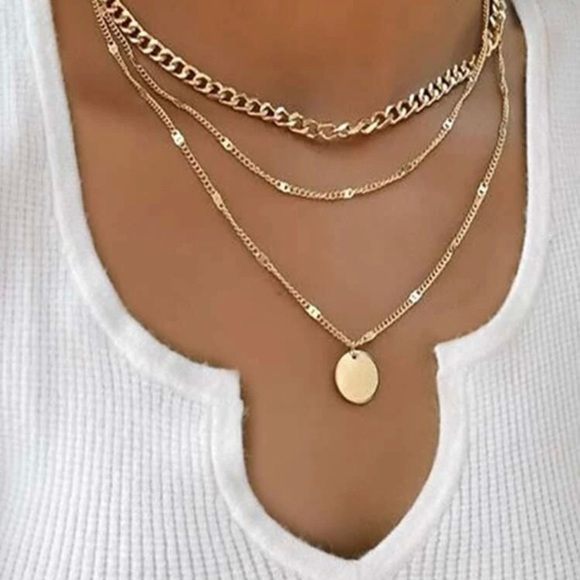 Gorgeous Elegant Gold Layered Chain Necklace - Picture 3 of 4